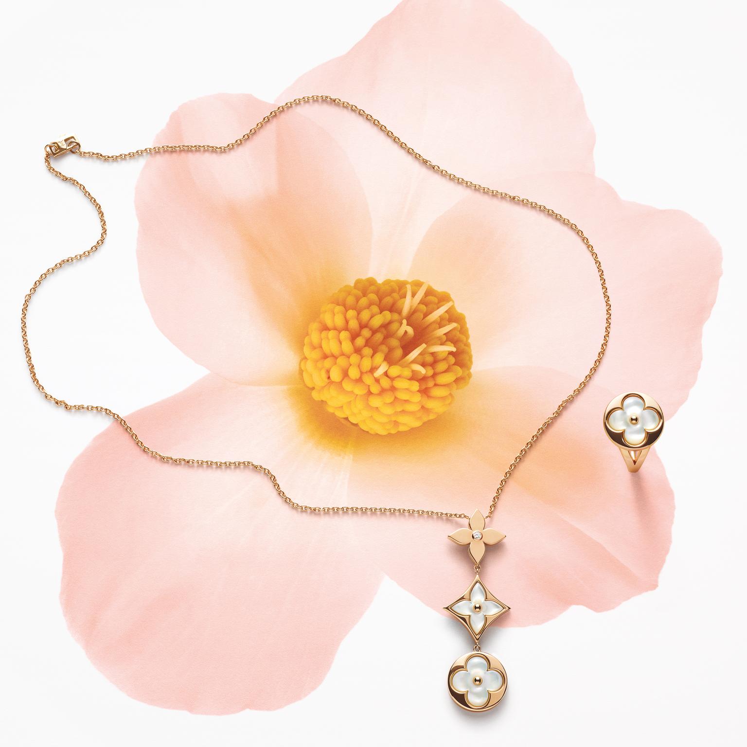 LOUIS VUITTON Flower Full Necklace Gold 434916