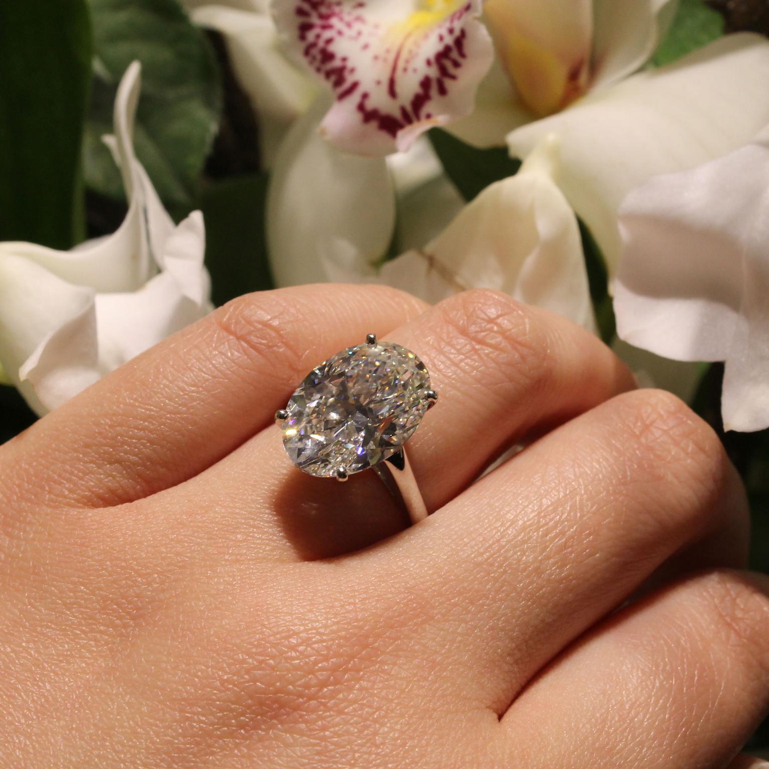 How to choose an engagement ring to 