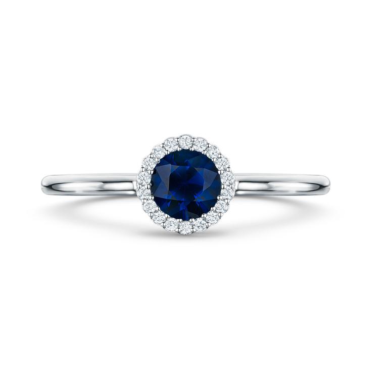 Cannelé blue sapphire engagement ring