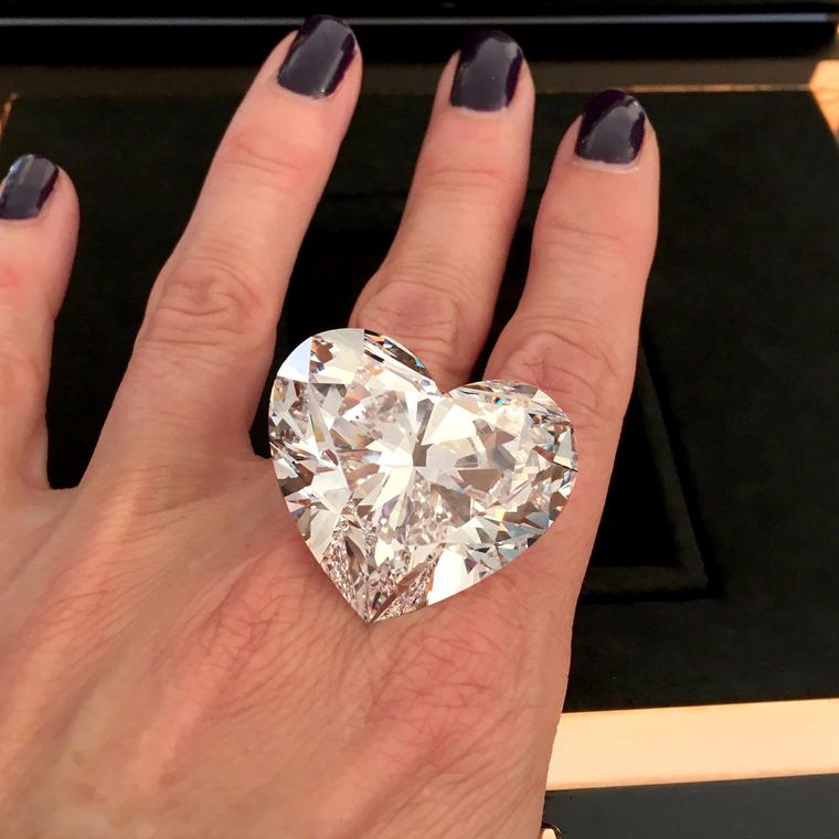 It's a whopper: 550 carat diamond found 