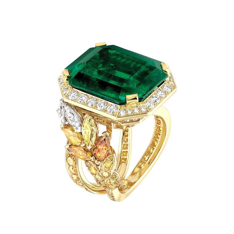 Les Blés Épi Vendôme emerald ring with fancy coloured diamonds