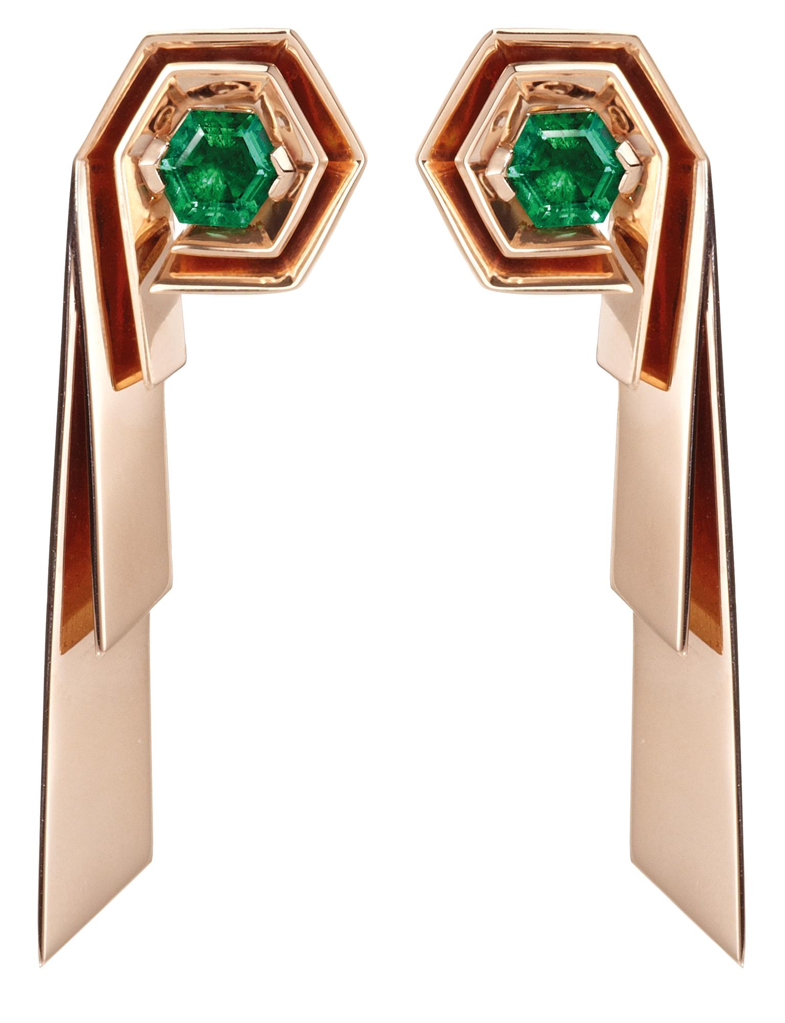 Hannah Martin for Gemfields emerald earrings_20130808_Zoom