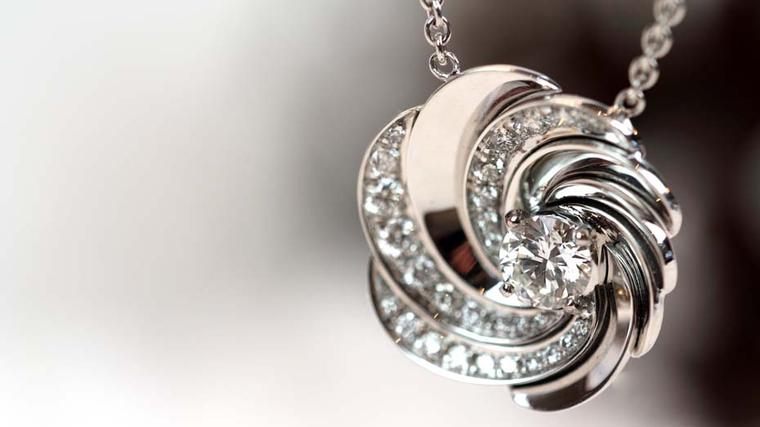 Gift ideas for women: Christmas video of the best necklaces under £10000