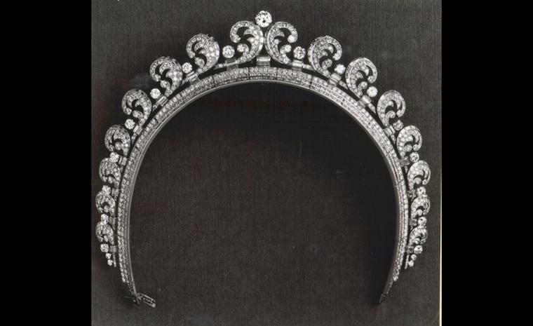 Kate’s wedding tiara & jewels on display at Buckingham Palace