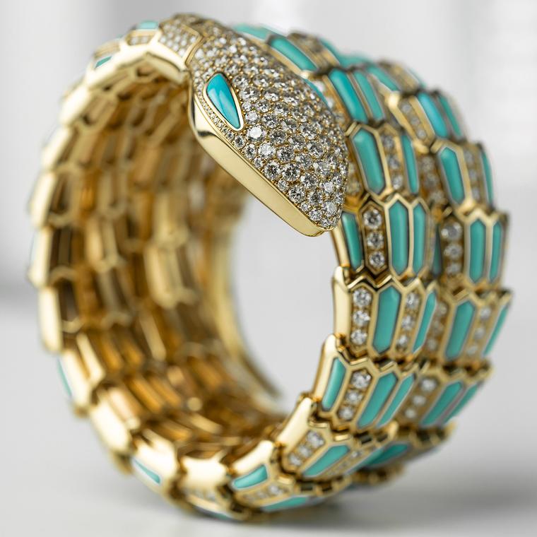 Gold, emerald and diamond bracelet, 'Serpenti' | 寶格麗 'Serpenti' 黃金、祖母綠及鑽石手鏈  | Magnificent Jewels and Noble Jewels | 2023 | Sotheby's