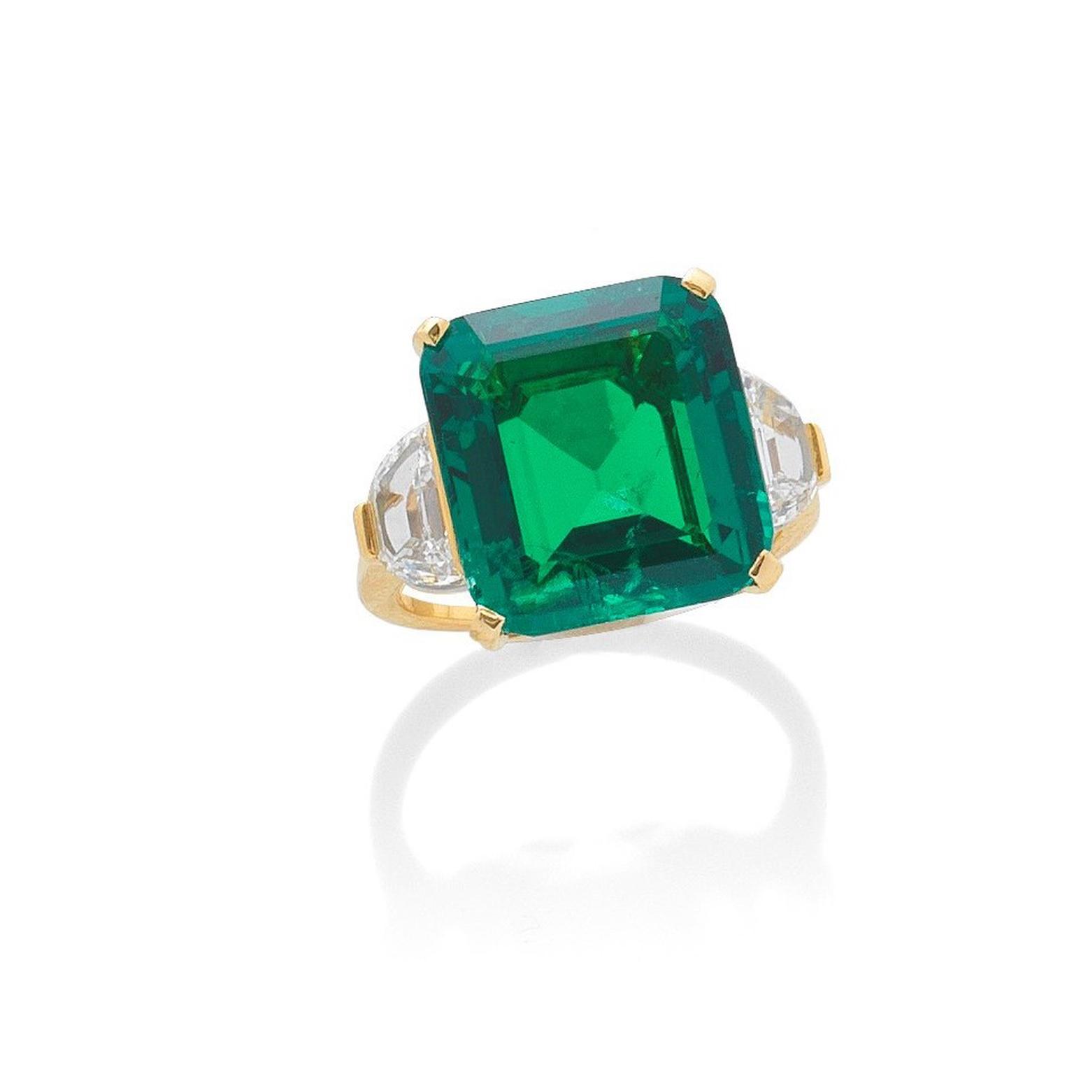 Emerald and diamond ring by Bulgari auctionned by Bonhams Lot 115 | Bulgari  | The Jewellery Editor